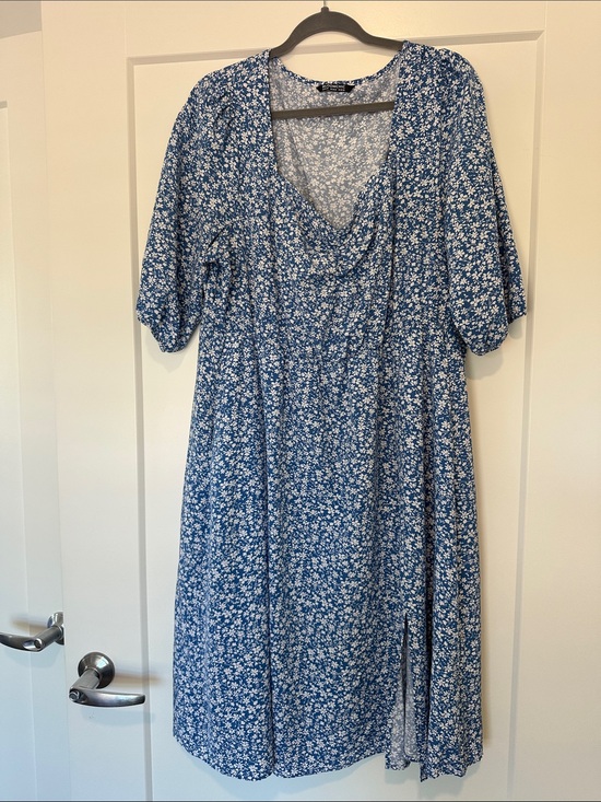 BloomChic Dresses & Skirts - BloomChic Blue Floral Midi Dress